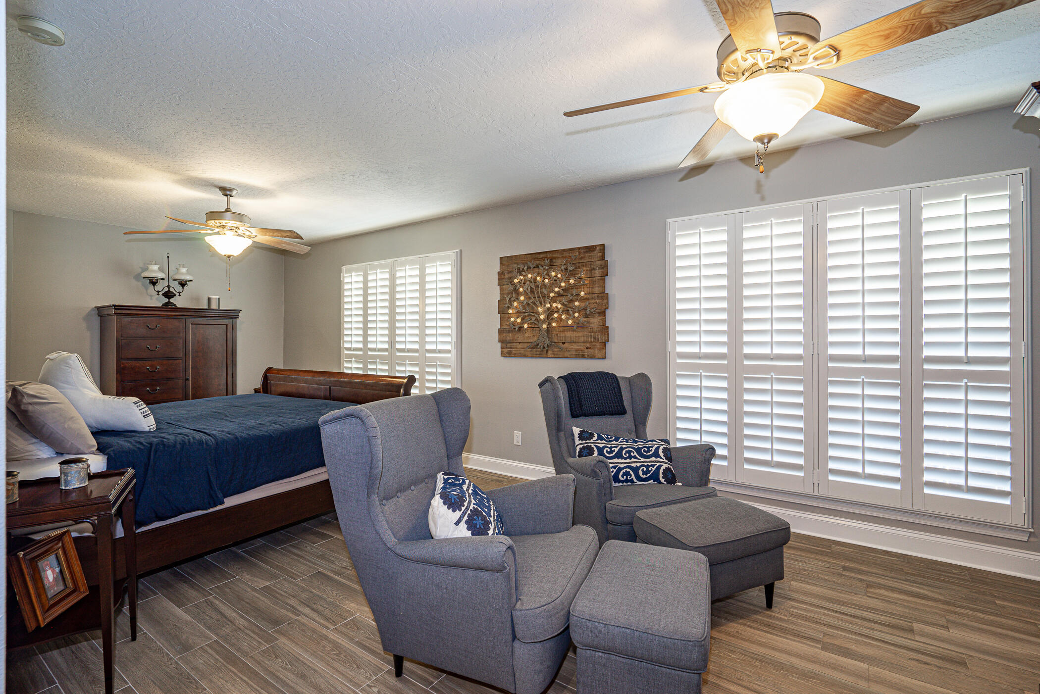 569 Radiant Circle Mary Esther, FL 32569 - Photo 38 of 42 a living room with furniture and a large window