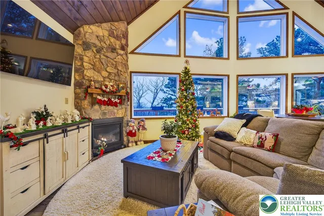 $599,900 | 532 Buck Mountain Boulevard, Hazleton, PA 18202