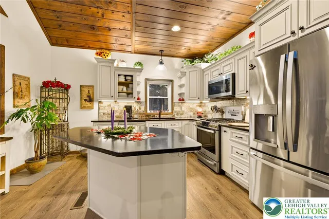 $599,900 | 532 Buck Mountain Boulevard, Hazleton, PA 18202