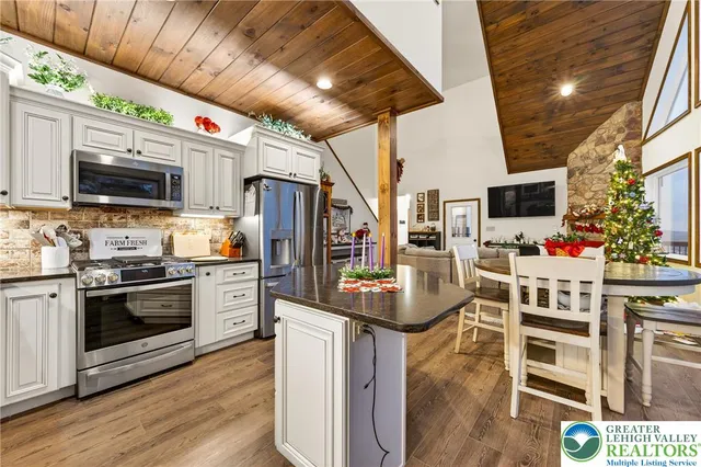 $599,900 | 532 Buck Mountain Boulevard, Hazleton, PA 18202