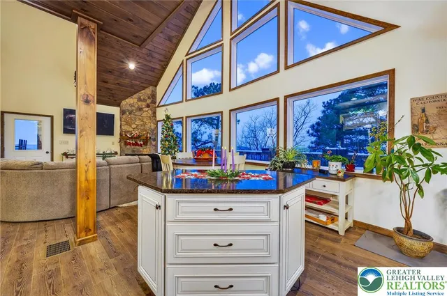 $599,900 | 532 Buck Mountain Boulevard, Hazleton, PA 18202