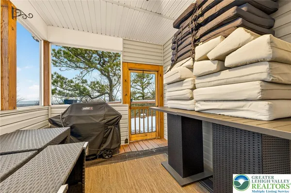 $599,900 | 532 Buck Mountain Boulevard, Hazleton, PA 18202