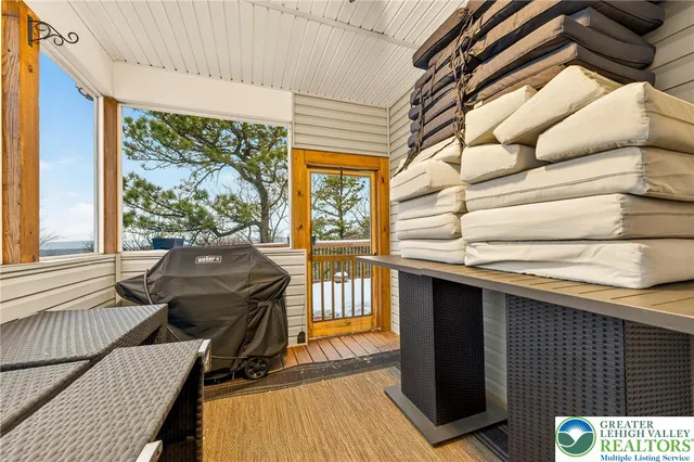 $599,900 | 532 Buck Mountain Boulevard, Hazleton, PA 18202