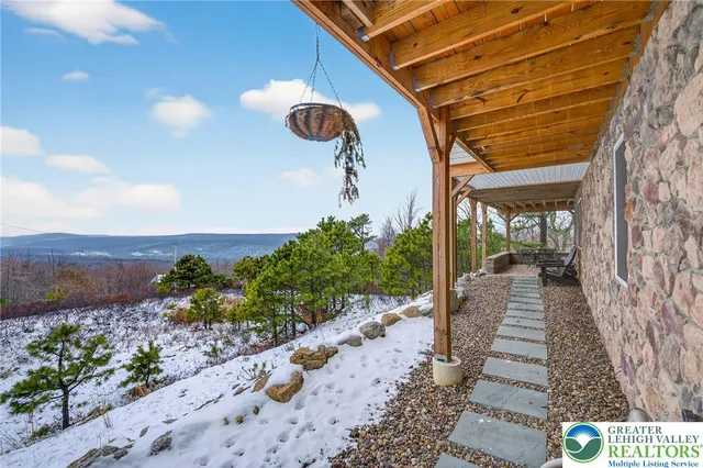 $599,900 | 532 Buck Mountain Boulevard, Hazleton, PA 18202