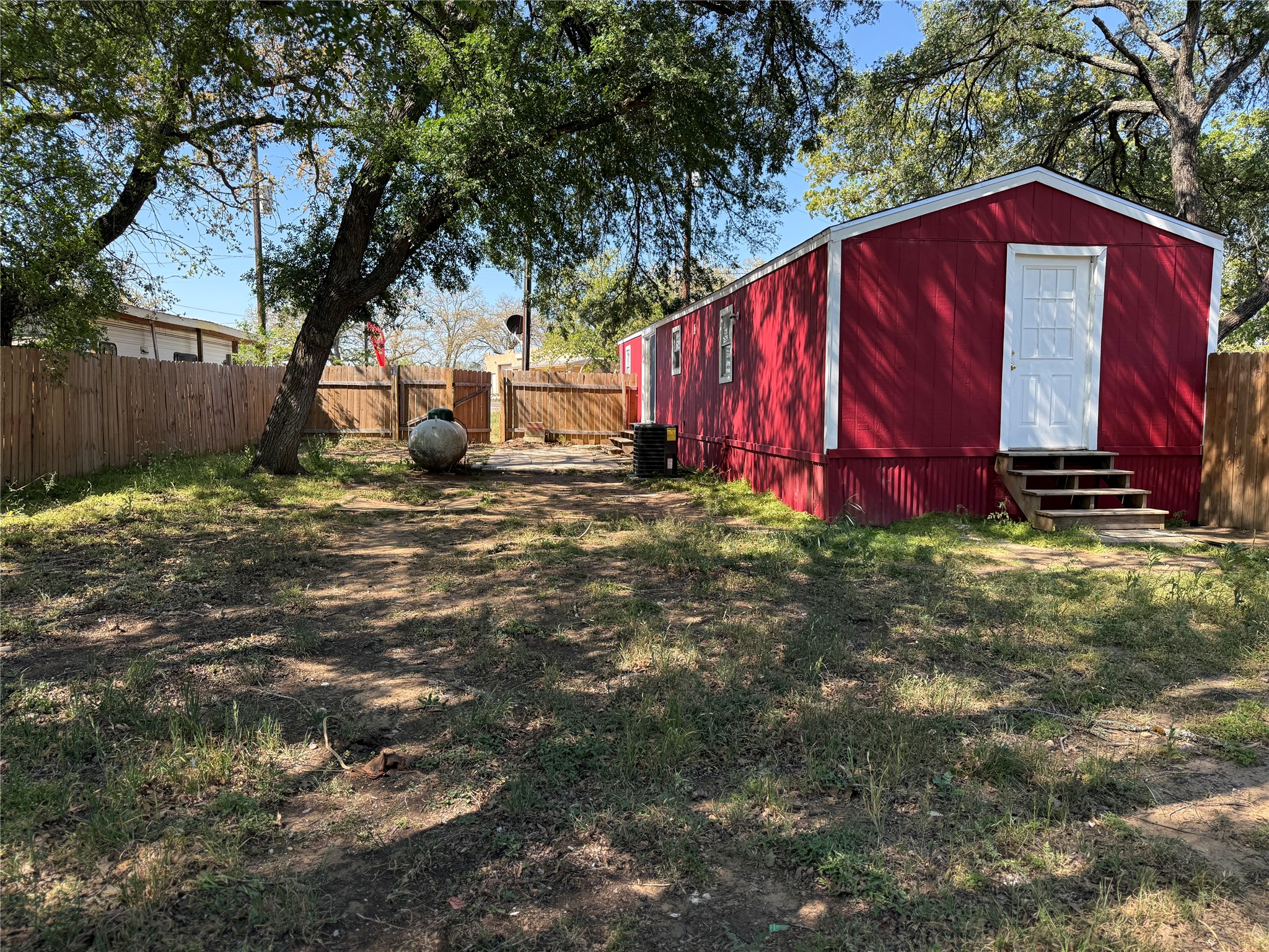 349 State Highway 95 Elgin, TX 78621 - Photo 13 of 16 Fenced backyard with entry steps