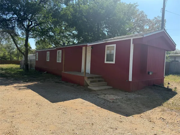 $1,500 | 349 State Highway 95, Elgin, TX 78621