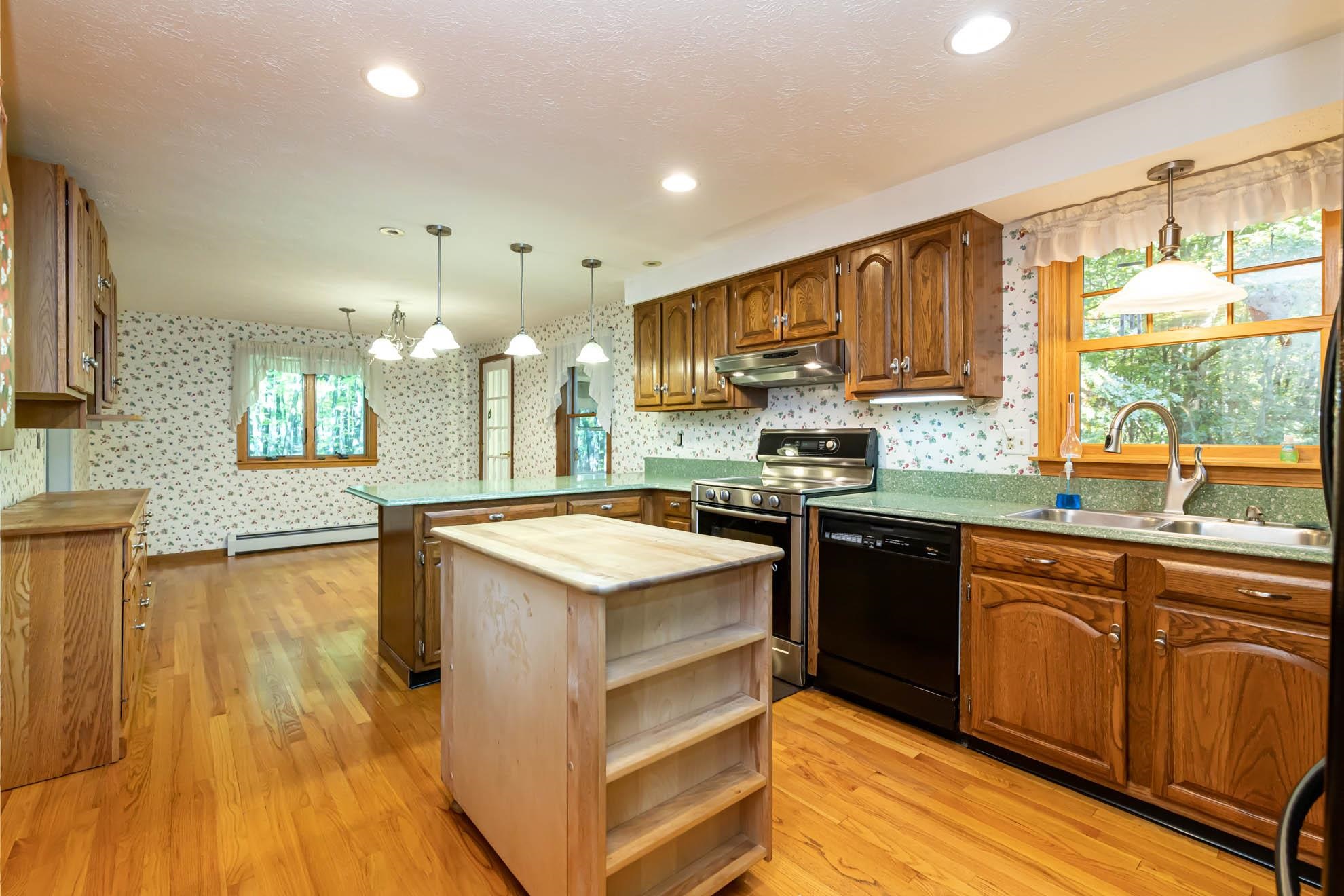 251 Baboosic Lake Road Merrimack, NH 03054 - Photo 11 of 40