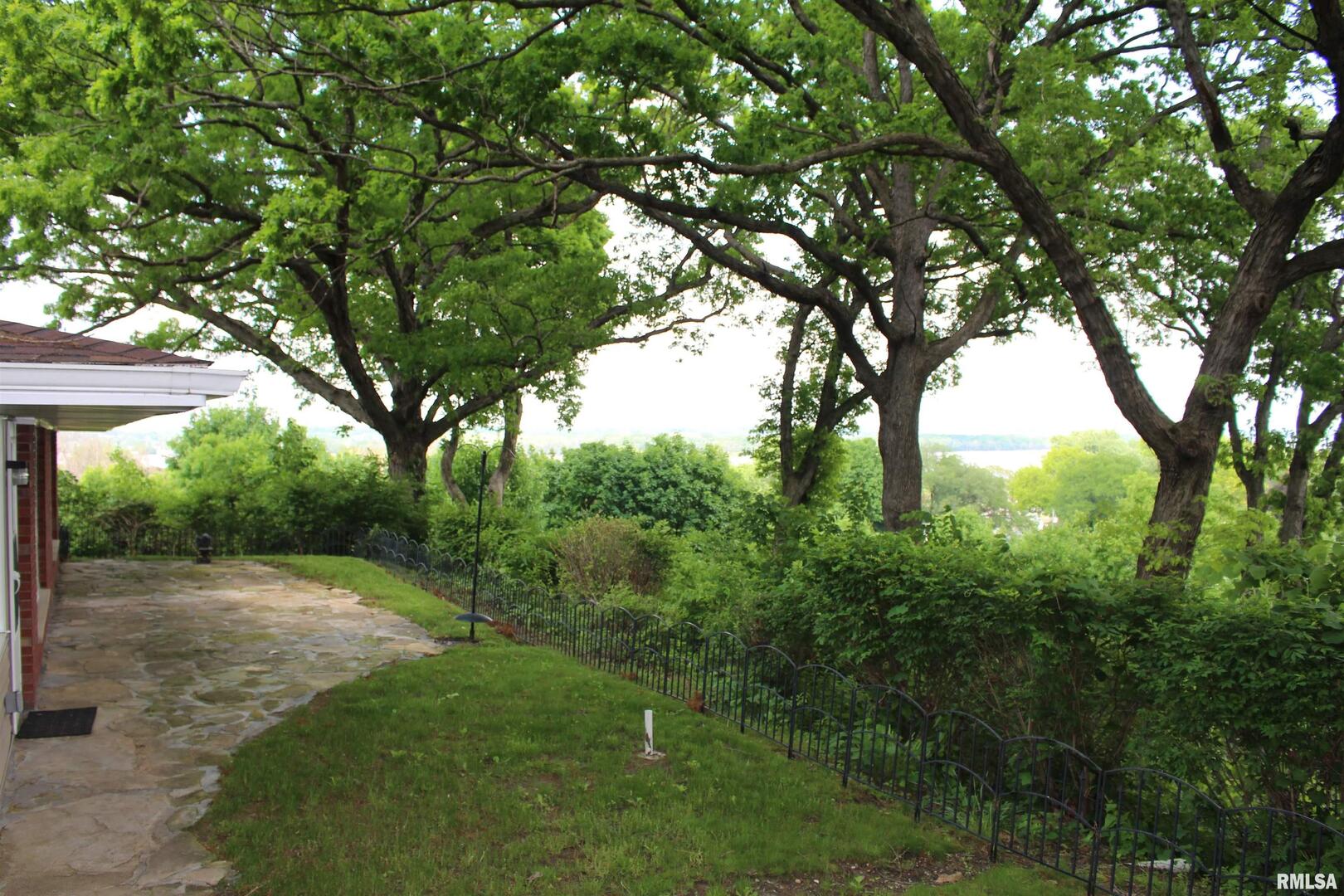 4640 5th Avenue Moline, IL 61265 - Photo 11 of 44