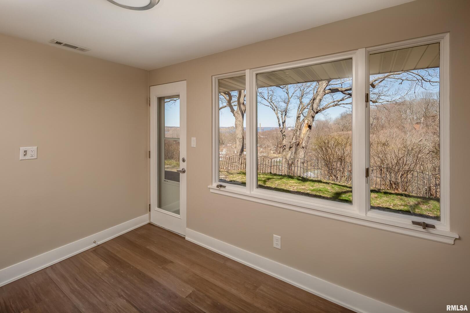 4640 5th Avenue Moline, IL 61265 - Photo 19 of 44