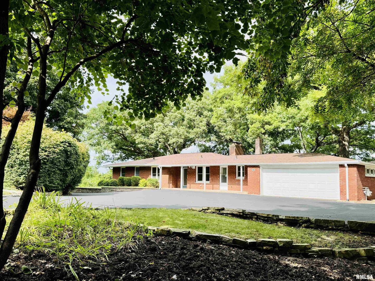 4640 5th Avenue Moline, IL 61265 - Photo 2 of 44