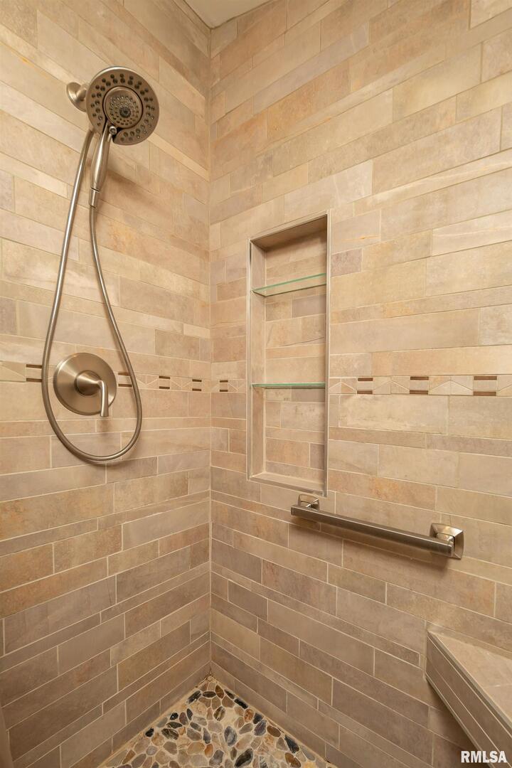 4640 5th Avenue Moline, IL 61265 - Photo 30 of 44