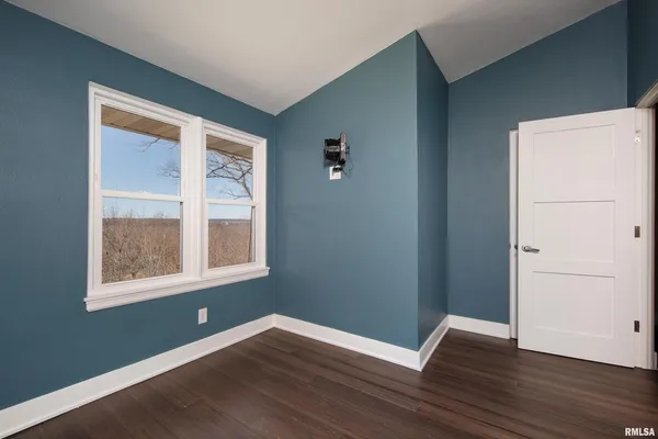 $2,300 | 4640 5th Avenue, Moline, IL 61265