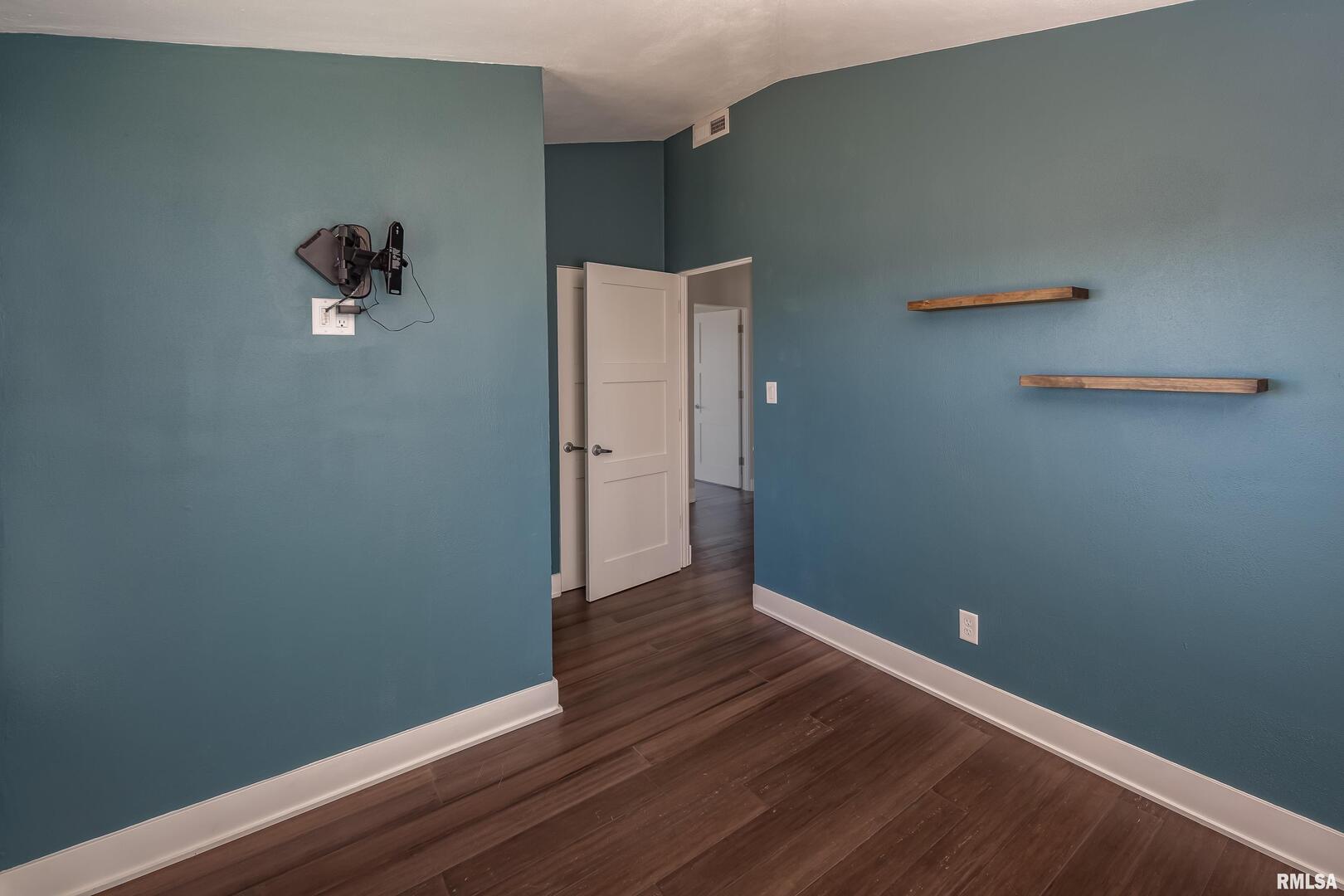 4640 5th Avenue Moline, IL 61265 - Photo 34 of 44