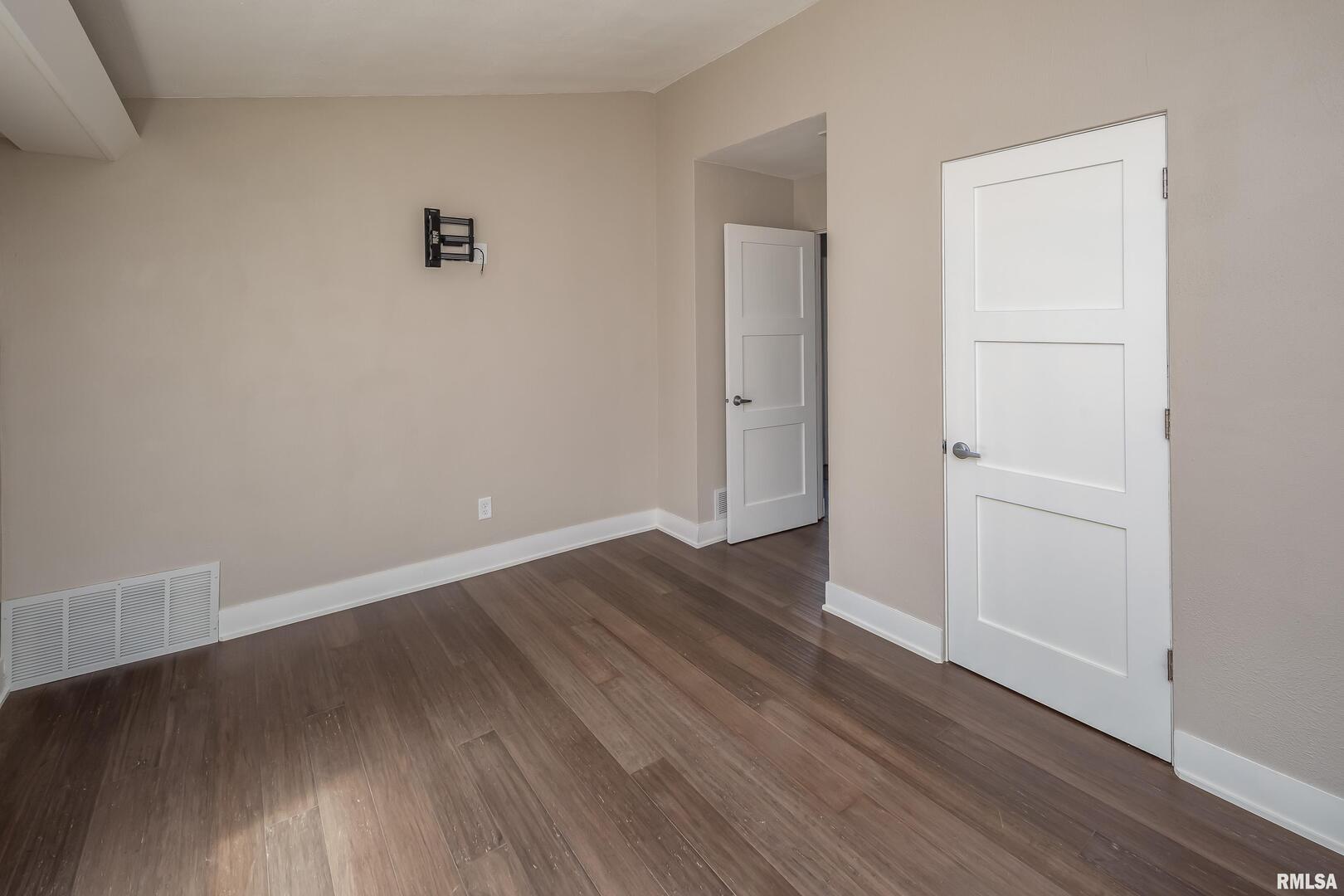 4640 5th Avenue Moline, IL 61265 - Photo 36 of 44