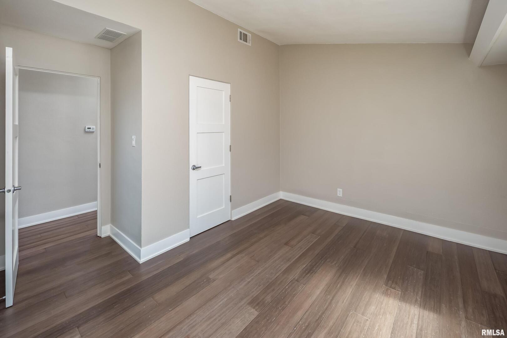 4640 5th Avenue Moline, IL 61265 - Photo 37 of 44