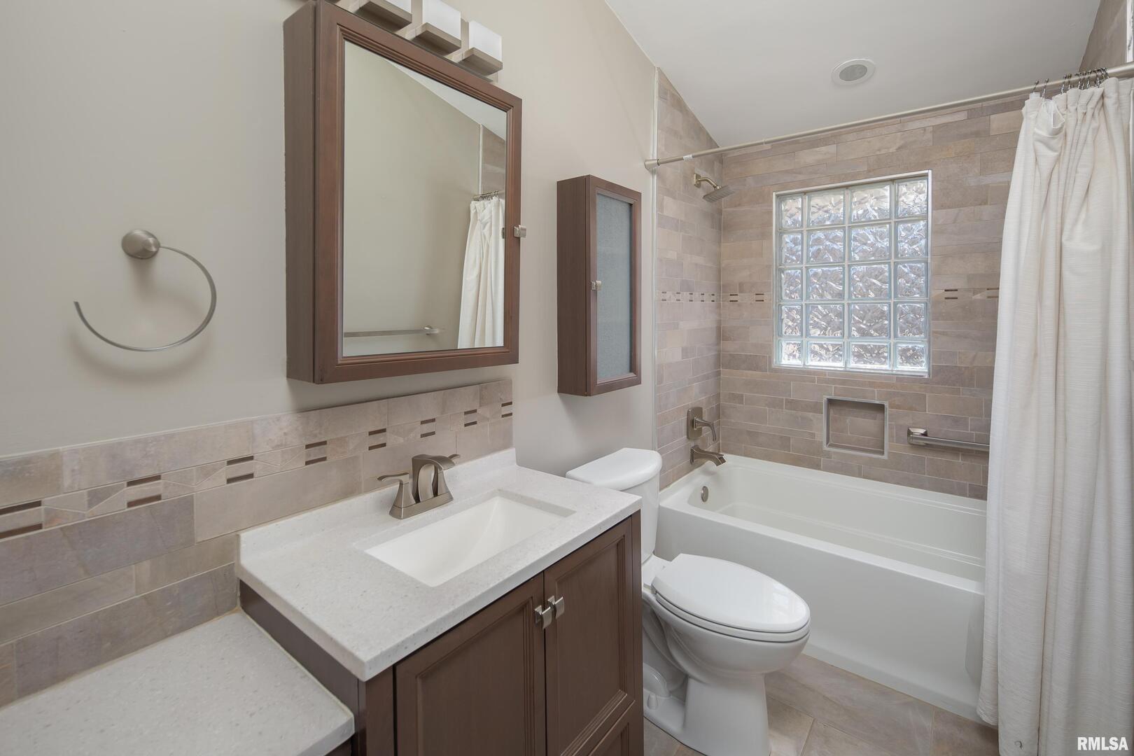 4640 5th Avenue Moline, IL 61265 - Photo 38 of 44