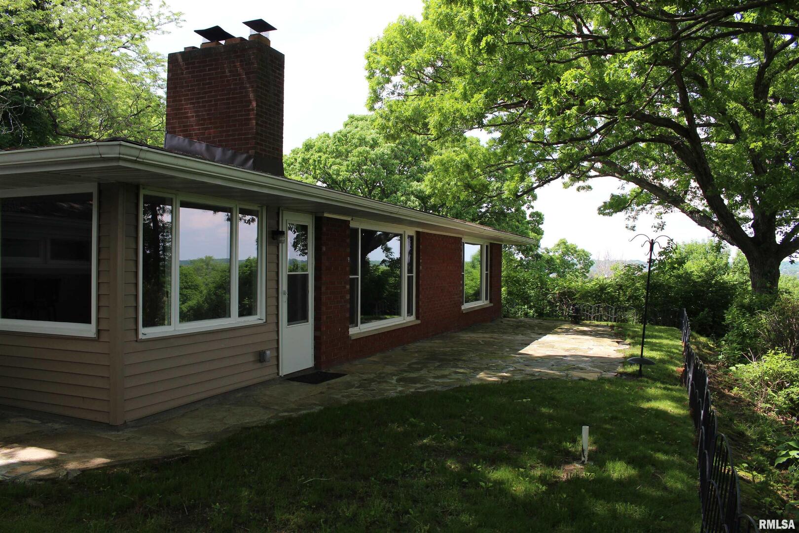 4640 5th Avenue Moline, IL 61265 - Photo 6 of 44