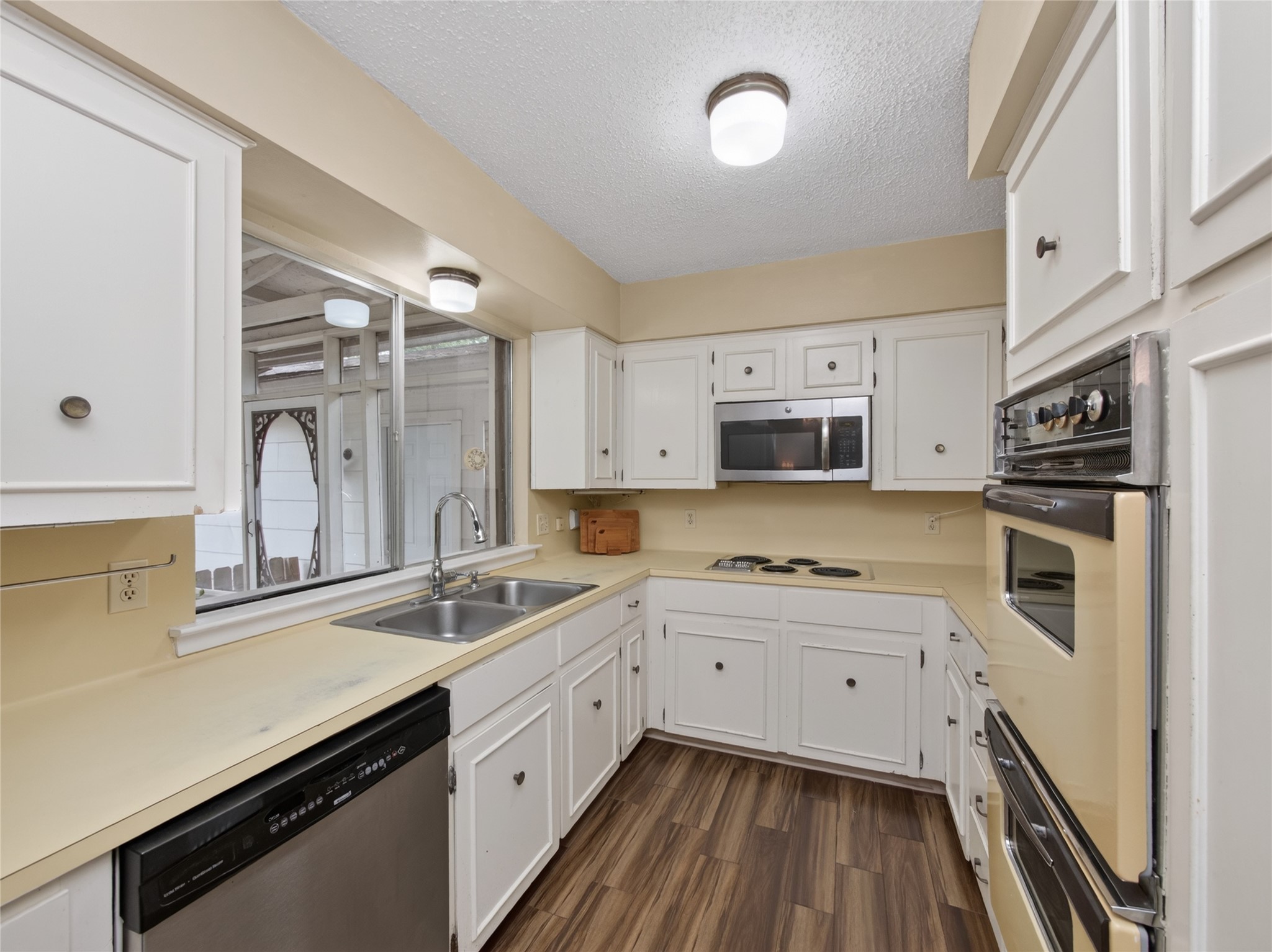 12901 Sherbourne Street Austin, TX 78729 - Photo 14 of 40