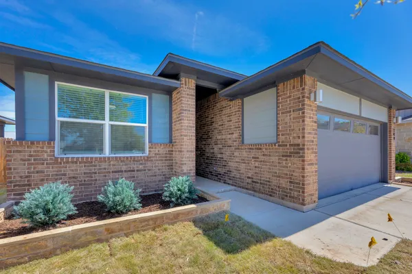 $1,900 | 149 Filifera Court, Leander, TX 78641