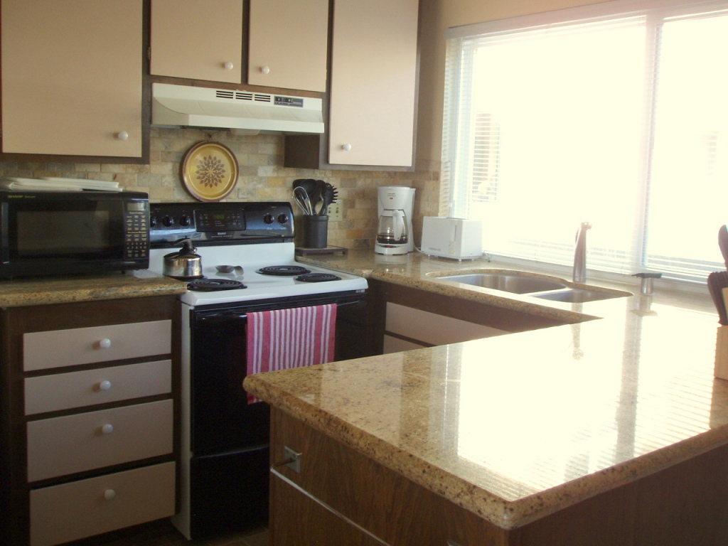 4700 Sandyland Road, Unit 25 Carpinteria, CA 93013 - Photo 5 of 11 Kitchen