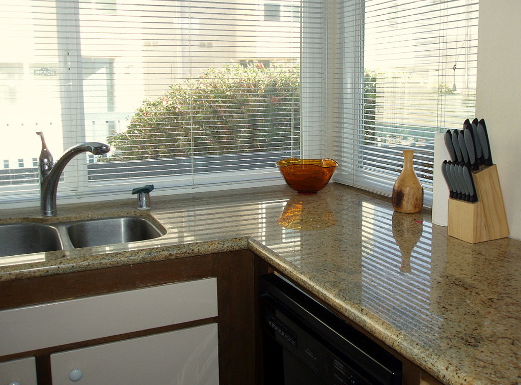 4700 Sandyland Road, Unit 25 Carpinteria, CA 93013 - Photo 6 of 11 Kitchen