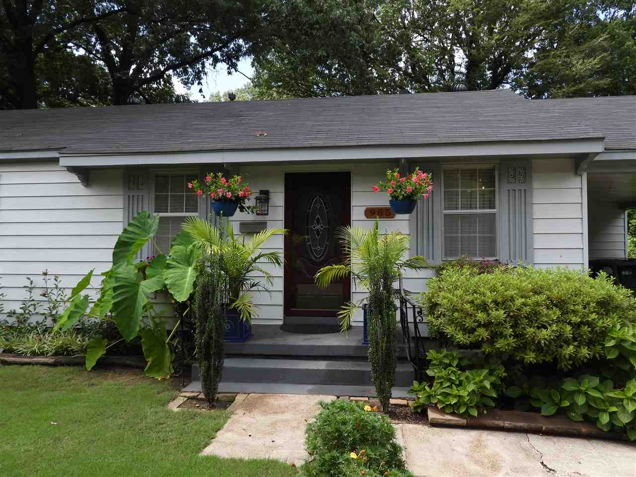 965 Tatum Road Memphis, TN 38122 - Photo 2 of 23 You will love the curb appeal on this wonderful house!