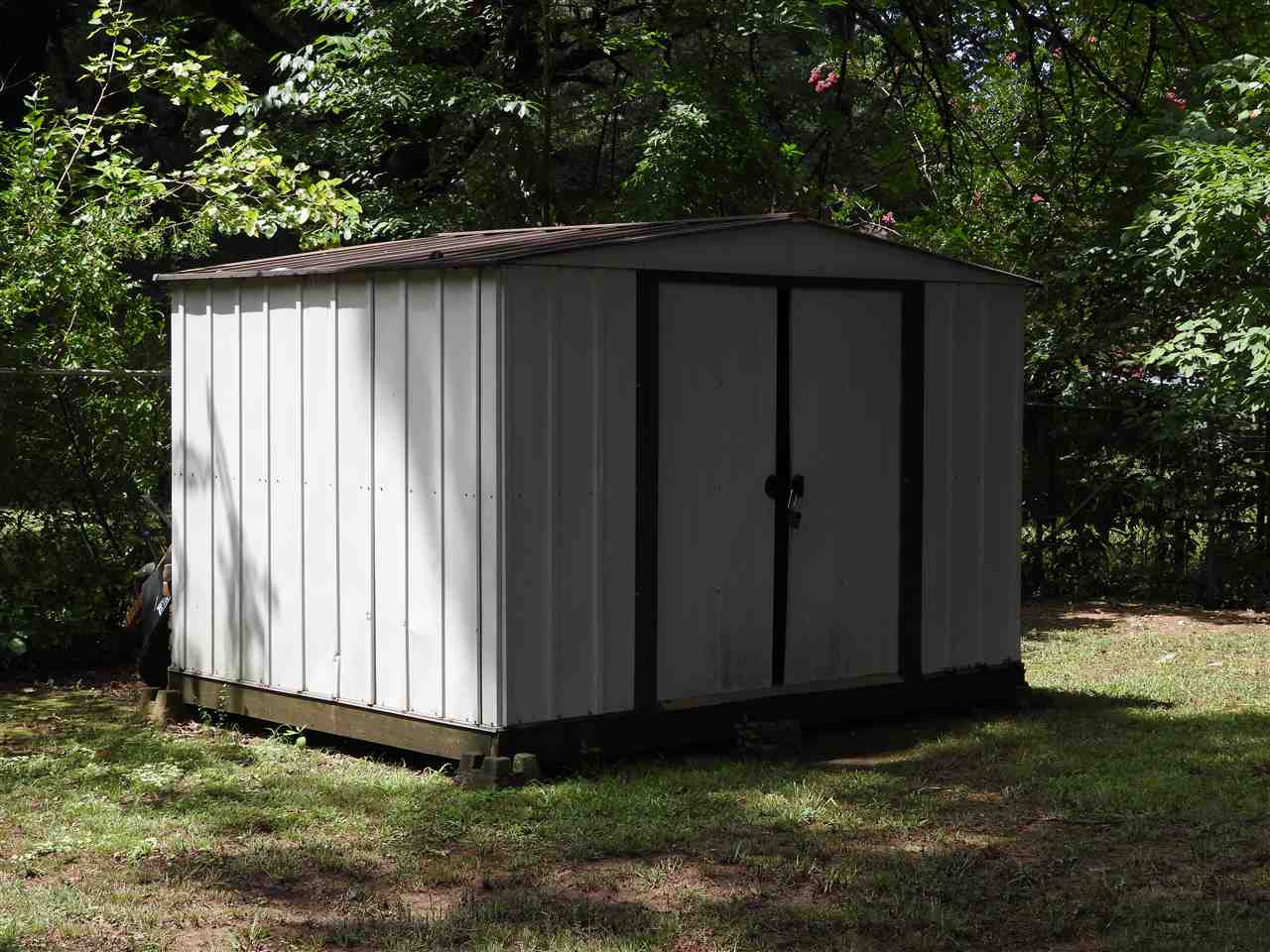 965 Tatum Road Memphis, TN 38122 - Photo 4 of 23 Extra storage room in the backyard!