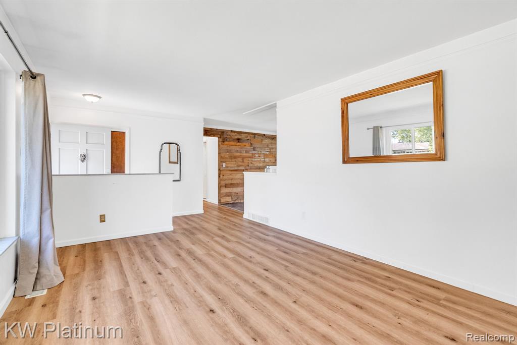32357 Kelly Road Fraser, MI 48026 - Photo 5 of 27