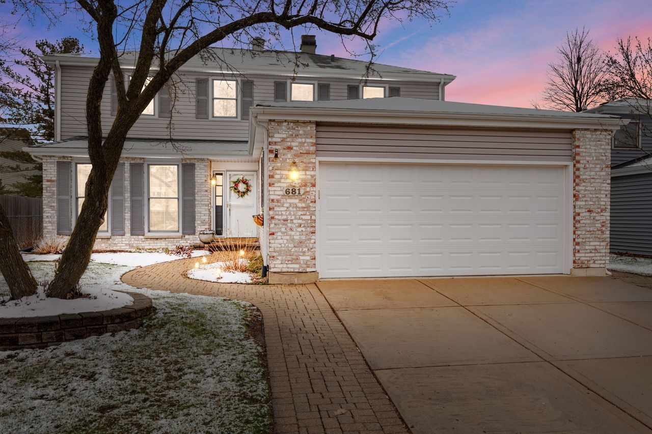 a view of a house with entertaining space