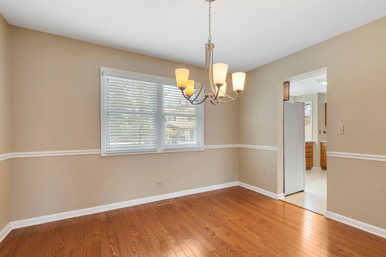 681 Randi Lane Hoffman Estates, IL 60169 - Photo 11 of 33 a view of livingroom with window