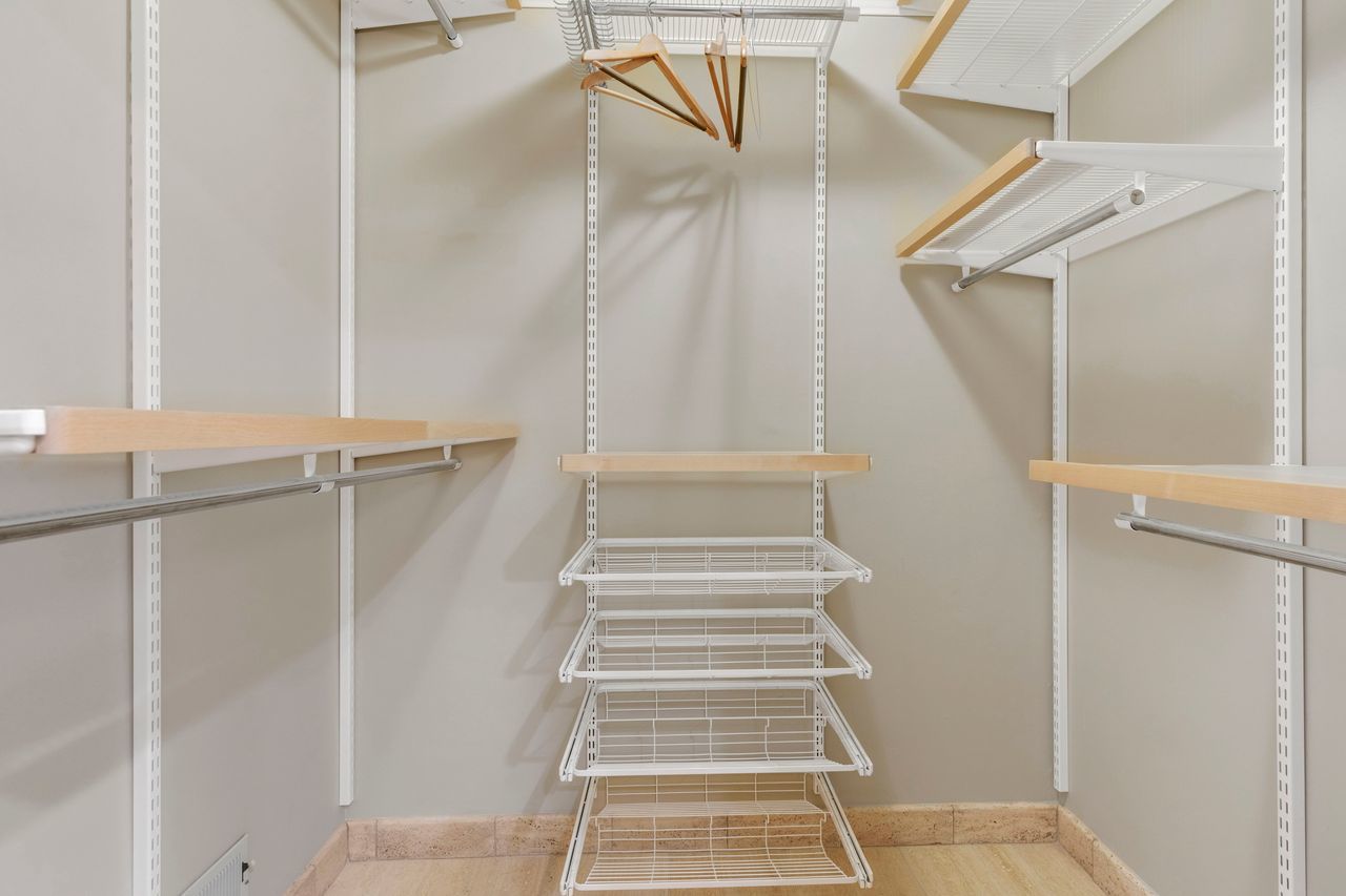 681 Randi Lane Hoffman Estates, IL 60169 - Photo 26 of 33 a view of entryway