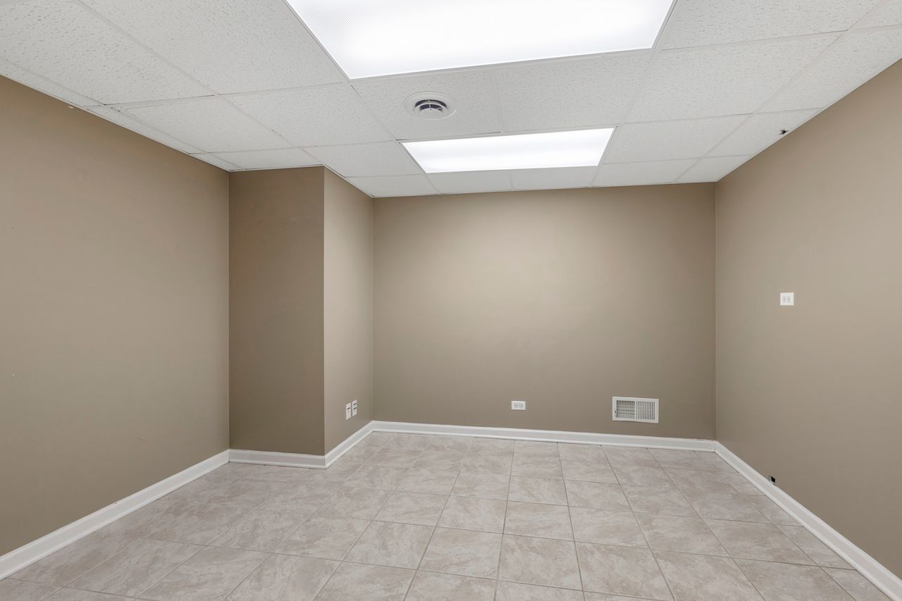 681 Randi Lane Hoffman Estates, IL 60169 - Photo 28 of 33 a view of an empty room