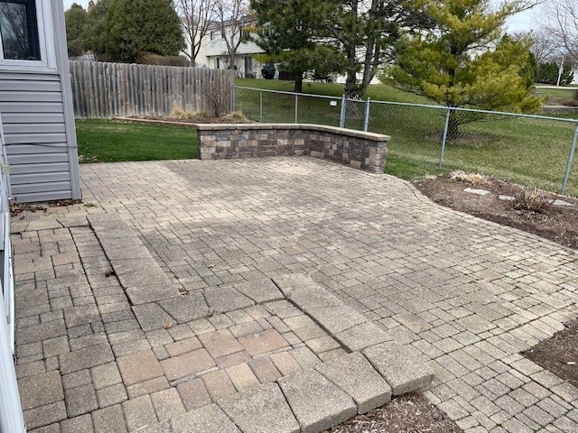 681 Randi Lane Hoffman Estates, IL 60169 - Photo 33 of 33 a view of a backyard