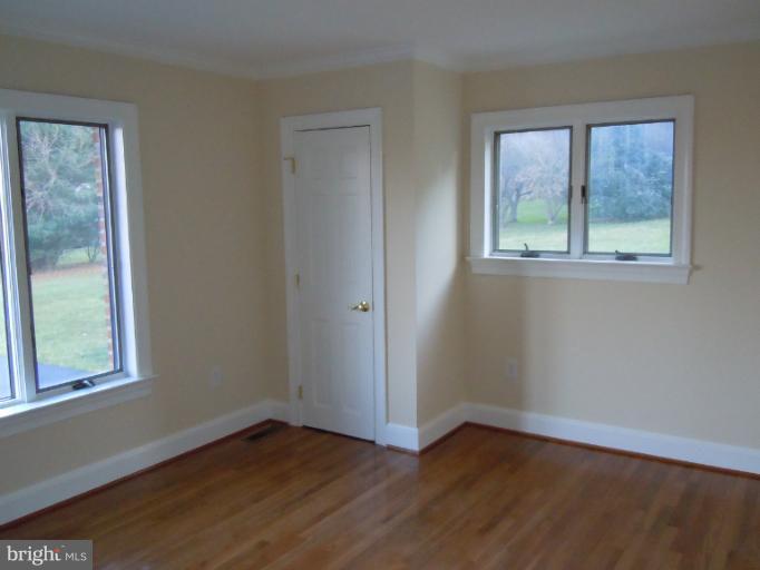 1112 Hawlings Road Brookeville, MD 20833 - Photo 19 of 30 1st floor (entry level) bedroom with full bath