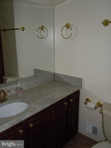 1112 Hawlings Road Brookeville, MD 20833 - Photo 20 of 30 1st floor full bath attached to bedroom