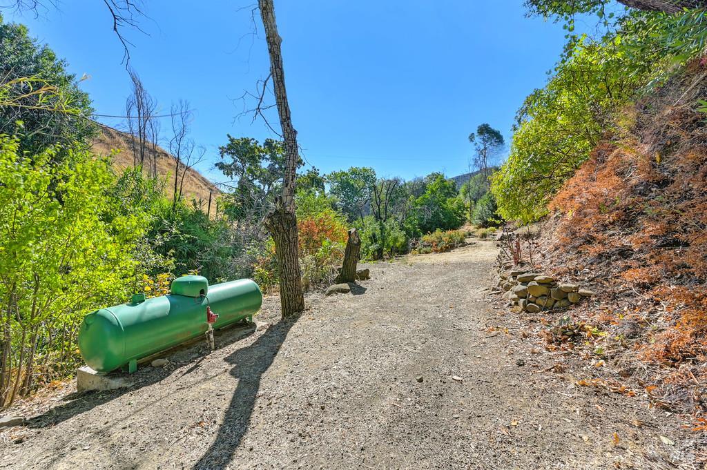 2985 Mix Canyon Road Vacaville, CA 95688 - Photo 13 of 34 a backyard of a house with lots of green space