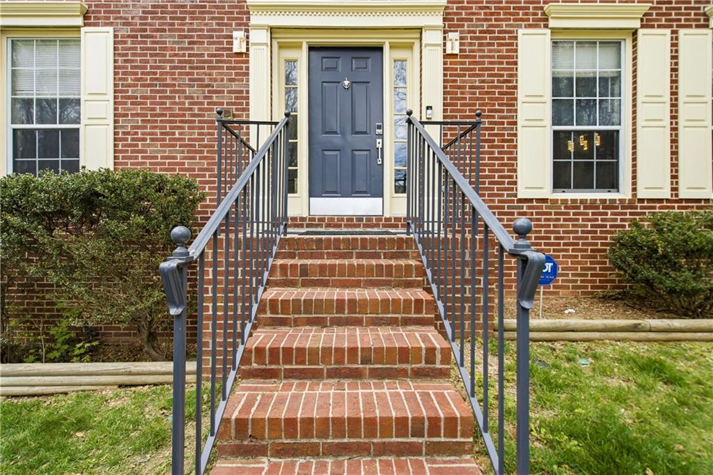 145 Shadybrook Lane Southwest Atlanta, GA 30331 - Photo 6 of 54