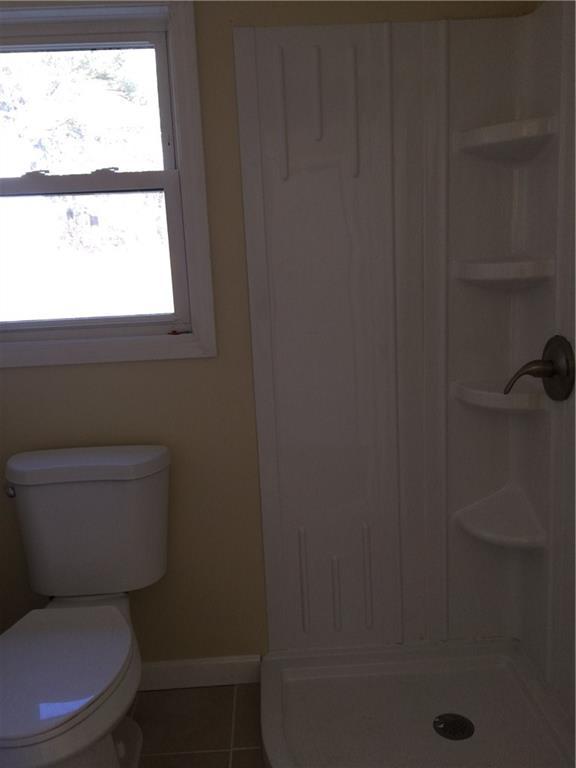 9 Burgess Farm Road Freeport, ME 04032 - Photo 10 of 20 1st floor bedroom suite bathroom shower.