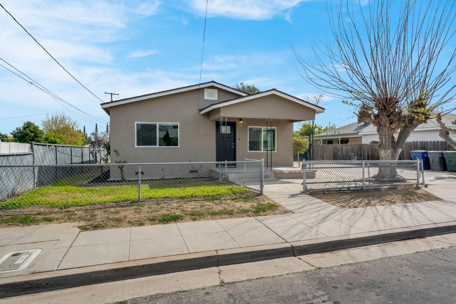 914 Clinton Street Madera, CA 93638 - Photo 3 of 32