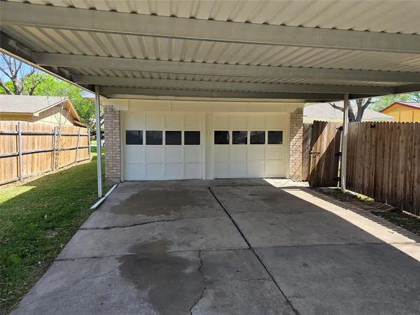 a view of a back yard of the house