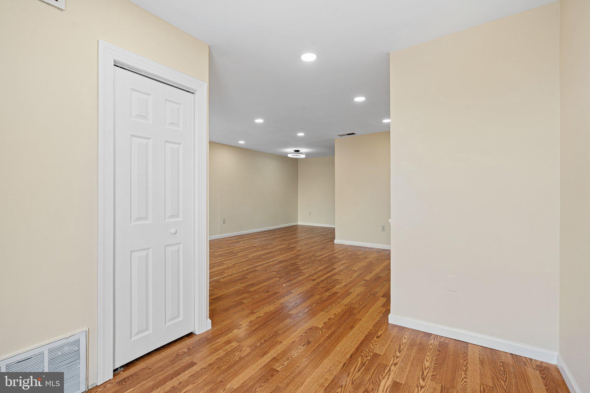 3281 Red Lion Road, Unit 2 Philadelphia, PA 19114 - Photo 4 of 15 Spacious, versatile living area awaits.