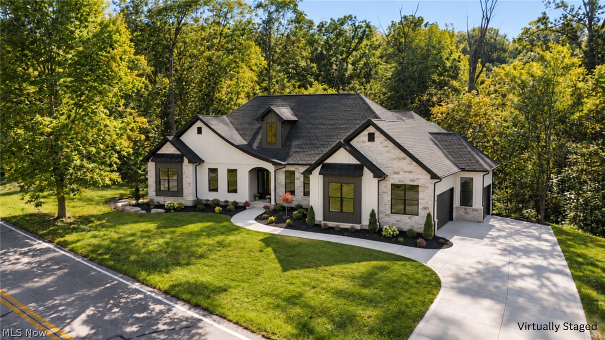 6579 Hathaway Road Valley View, OH 44125 - Photo 1 of 15 Gallery Image 1