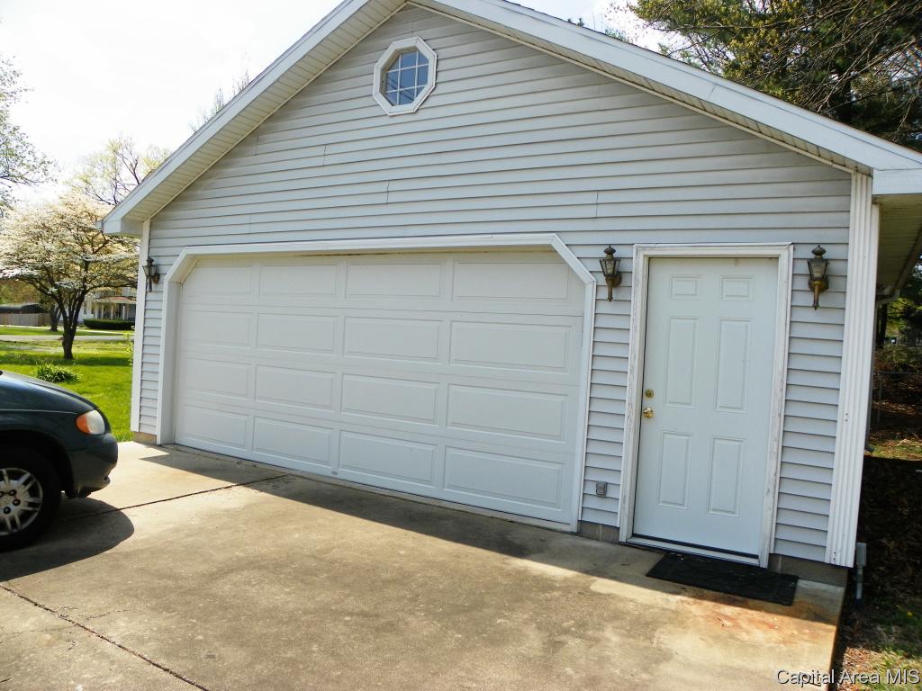 533 Rosedale Boulevard Jacksonville, IL 62650 - Photo 3 of 34 Gallery Image 3