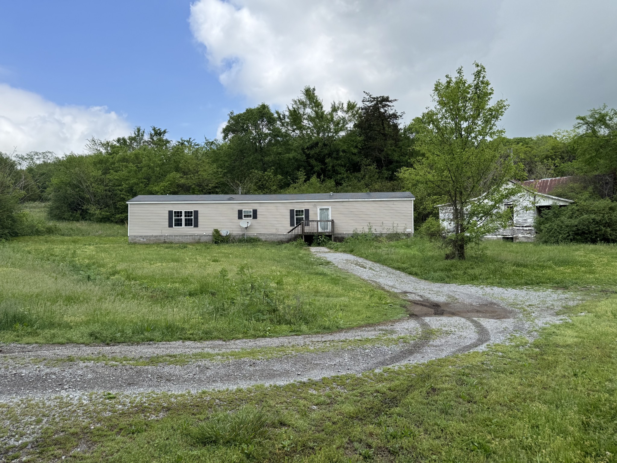 954 Normandy Road Normandy, TN 37360 - Photo 4 of 26 a view of a grassy area with an trees