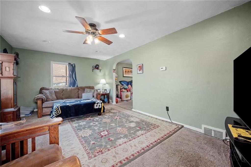 255 Rodi Road Pittsburgh, PA 15235 - Photo 3 of 21 Gallery Image 3