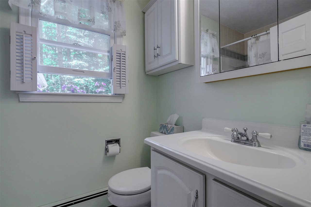 58 Cambridge Road Bedford, NH 03110 - Photo 19 of 40 Gallery Image 19