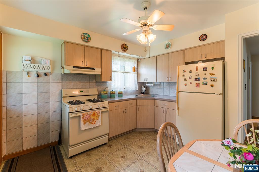 64 Howard Street Lodi, NJ 07644 - Photo 10 of 19