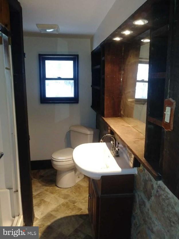 4144 Cold Run Valley Road Berkeley Springs, WV 25411 - Photo 15 of 34 MASTER BATH