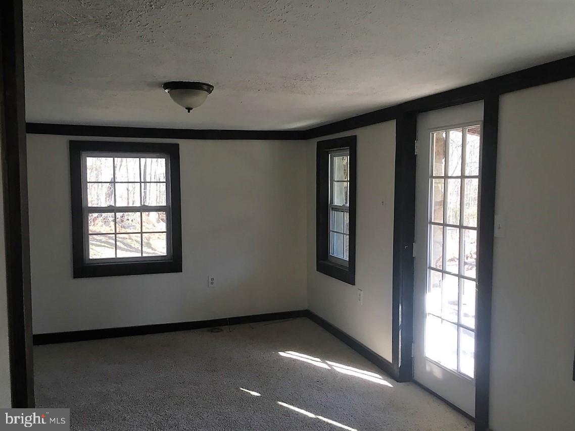4144 Cold Run Valley Road Berkeley Springs, WV 25411 - Photo 8 of 34 LIVING ROOM