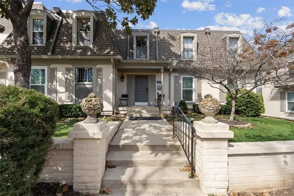 $205,000 | 10712 Glenwood Street, Unit B, Overland Park, KS 66211